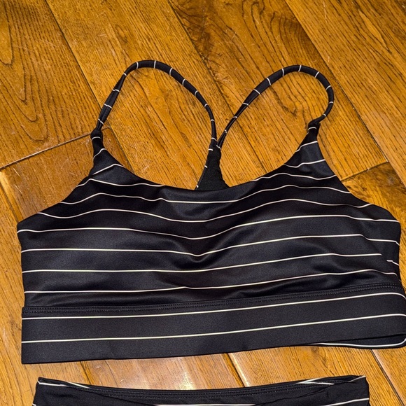 Zyia Active Striped Black and White Women's Sports Bra and leggings Set - Picture 2 of 9